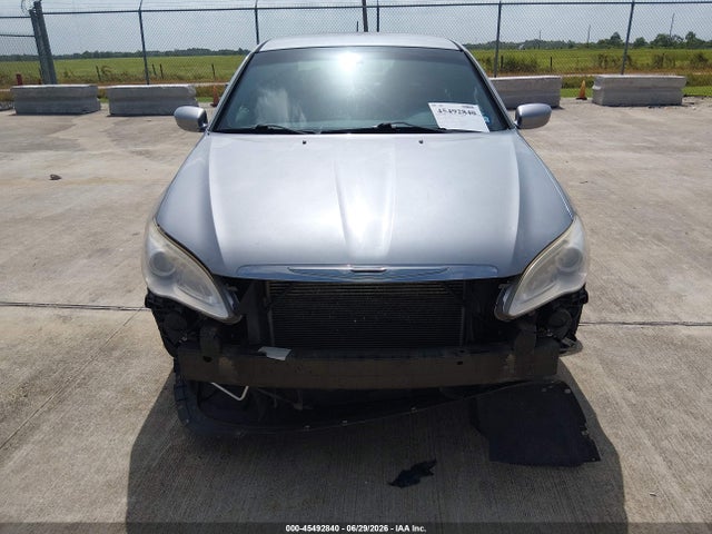Chrysler 200 Touring 2014 1C3CCBBB9EN204874 Image 6