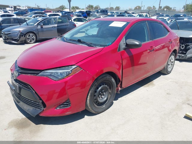 Toyota COROLLA LE 2018 5YFBURHE9JP827407 Image 2