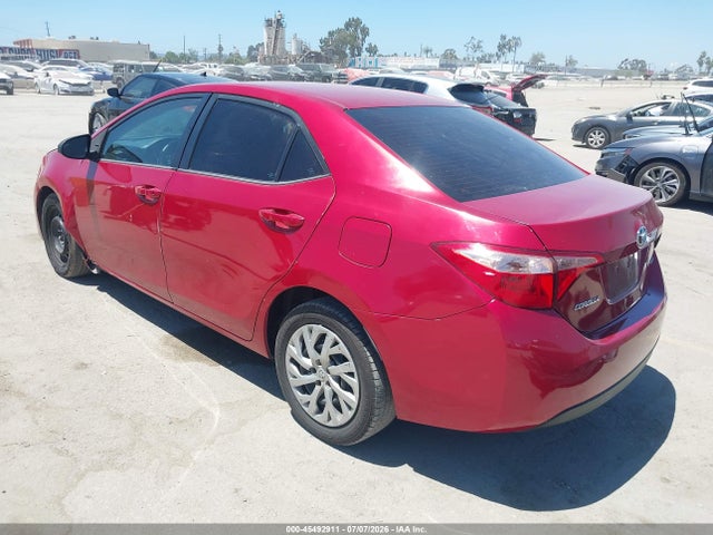 Toyota COROLLA LE 2018 5YFBURHE9JP827407 Image 3