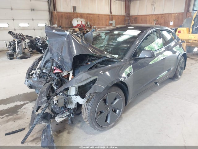 Tesla Model 3 Long Range Dual Motor All-wheel Drive 2022 5YJ3E1EB2NF246023 Image 2