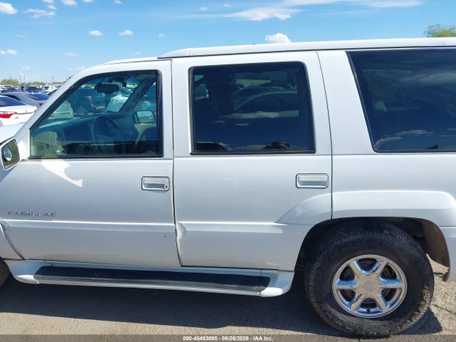 2000 Cadillac Escalade Standard მანქანა იყიდება აუქციონზე, vin: 1GYEK63R8YR221599, აუქციონის ნომერი: 45493095