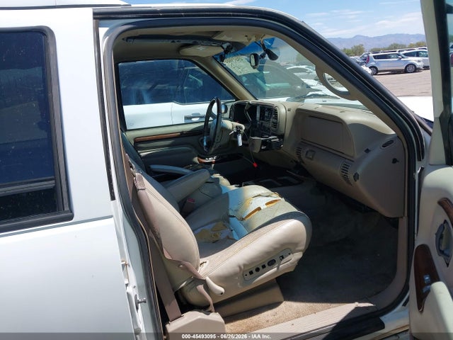 2000 Cadillac Escalade Standard მანქანა იყიდება აუქციონზე, vin: 1GYEK63R8YR221599, აუქციონის ნომერი: 45493095