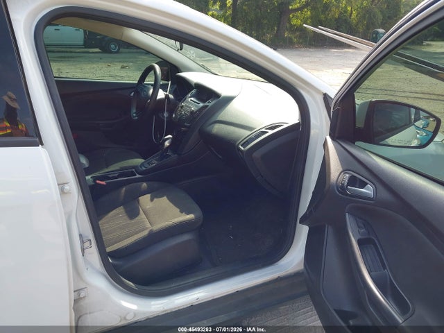 1FADP3F2XGL300571 Ford FOCUS SE