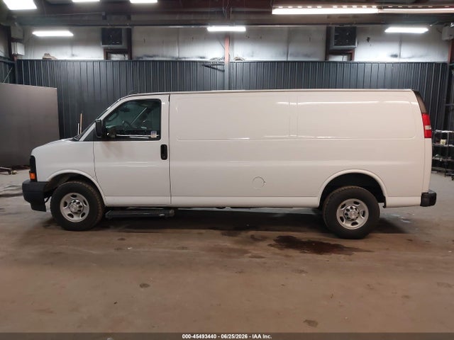 Chevrolet Express 3500 Work Van 2017 1GCZGHFGXH1247490 Image 17