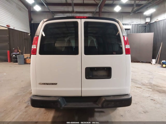 Chevrolet Express 3500 Work Van 2017 1GCZGHFGXH1247490 Image 19