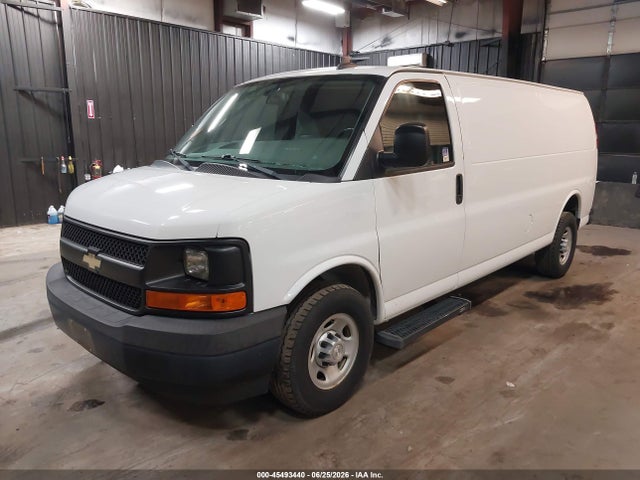 Chevrolet Express 3500 Work Van 2017 1GCZGHFGXH1247490 Image 2
