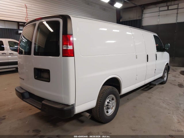 Chevrolet Express 3500 Work Van 2017 1GCZGHFGXH1247490 Image 4