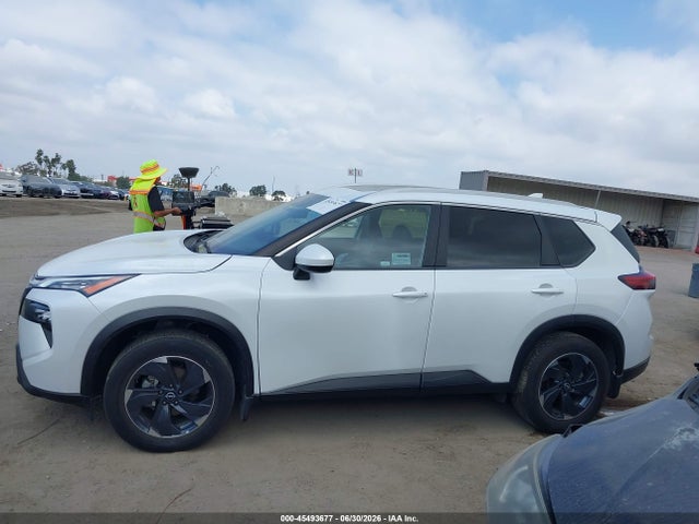 JN8BT3BB4RW439183 Nissan Rogue Sv Intelligent Awd