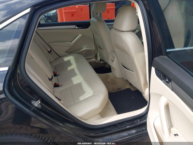 2015 Volkswagen Passat 1.8t Limited Edition მანქანა იყიდება აუქციონზე, vin: 1VWAT7A31FC114560, აუქციონის ნომერი: 45493687