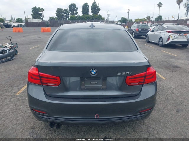 45493739 :رقم المزاد ، WBA8B9C59JEE82867 vin ، 2018 Bmw 330i مزاد بيع