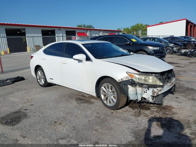 45493903 :رقم المزاد ، JTHBW1GG2D2008738 vin ، 2013 Lexus Es 300h مزاد بيع