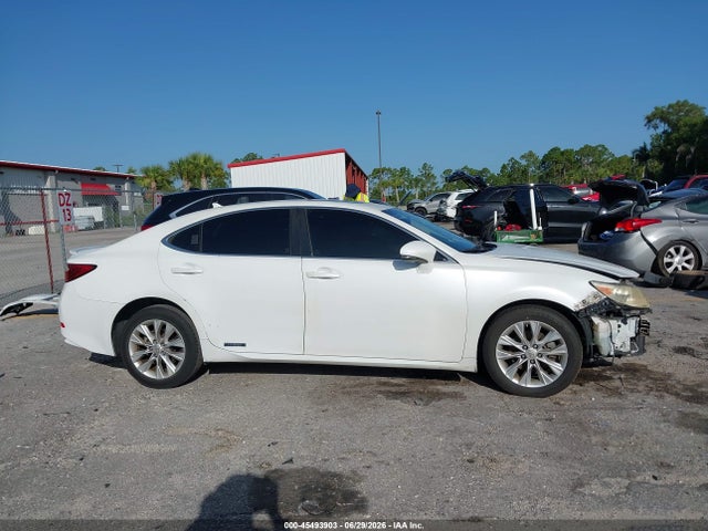 45493903 :رقم المزاد ، JTHBW1GG2D2008738 vin ، 2013 Lexus Es 300h مزاد بيع