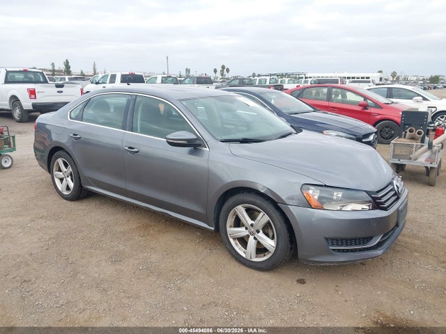 2012 Volkswagen Passat 2.5l Se მანქანა იყიდება აუქციონზე, vin: 1VWBP7A33CC010656, აუქციონის ნომერი: 45494086
