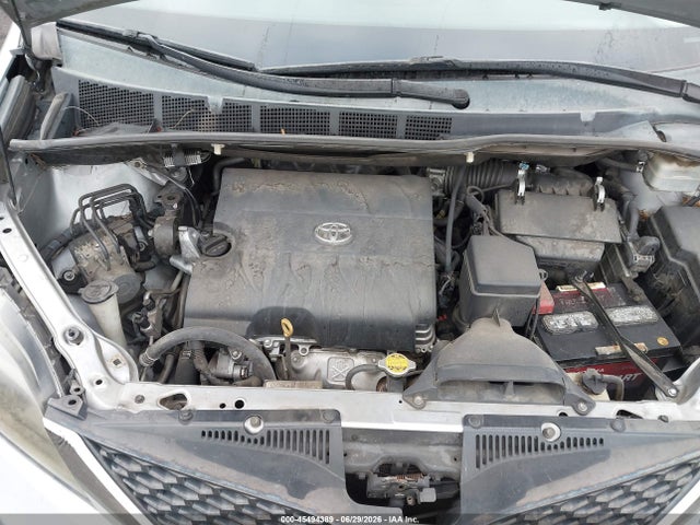 5TDXK3DC0FS541909 Toyota Sienna Se 8 Passenger
