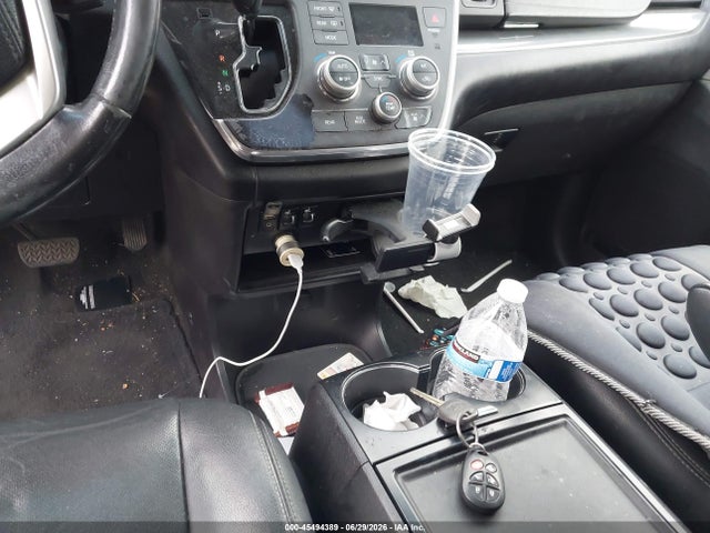 5TDXK3DC0FS541909 Toyota Sienna Se 8 Passenger