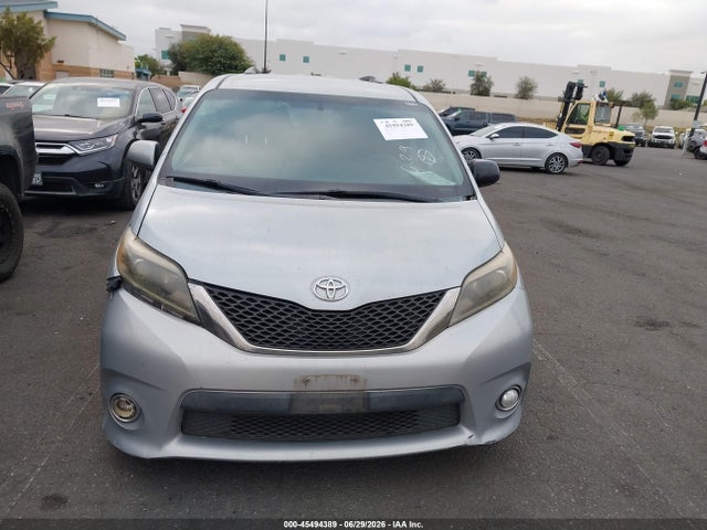 5TDXK3DC0FS541909 Toyota Sienna Se 8 Passenger