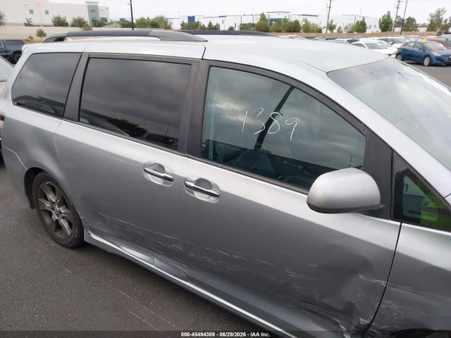 5TDXK3DC0FS541909 Toyota Sienna Se 8 Passenger