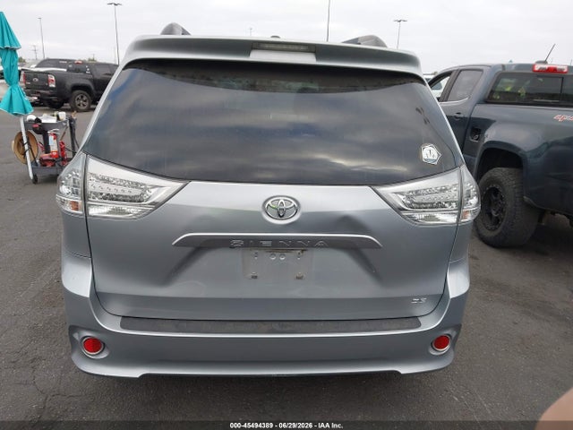 5TDXK3DC0FS541909 Toyota Sienna Se 8 Passenger