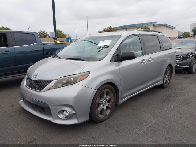 5TDXK3DC0FS541909 Toyota Sienna Se 8 Passenger