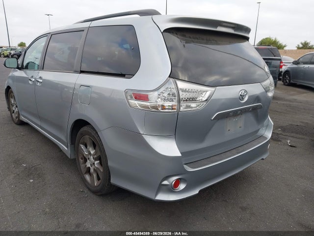 5TDXK3DC0FS541909 Toyota Sienna Se 8 Passenger