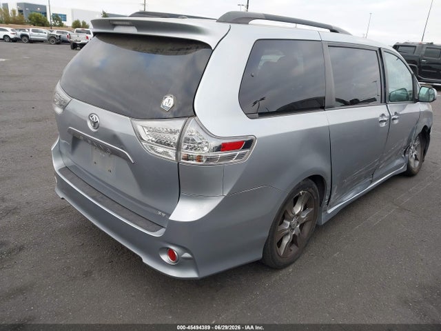 5TDXK3DC0FS541909 Toyota Sienna Se 8 Passenger