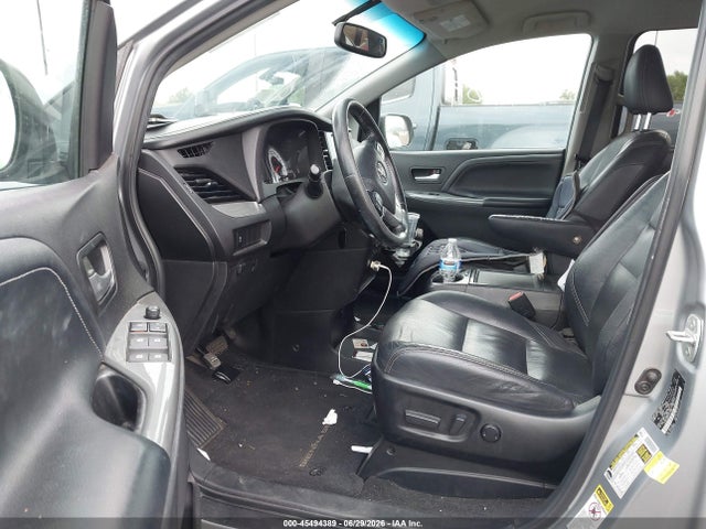 5TDXK3DC0FS541909 Toyota Sienna Se 8 Passenger