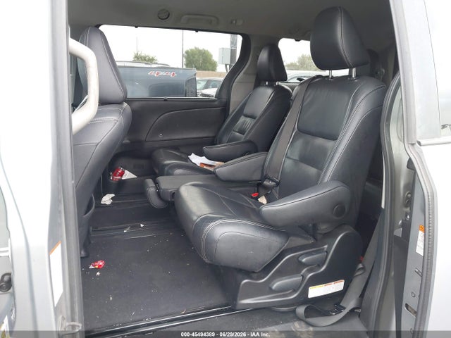 5TDXK3DC0FS541909 Toyota Sienna Se 8 Passenger