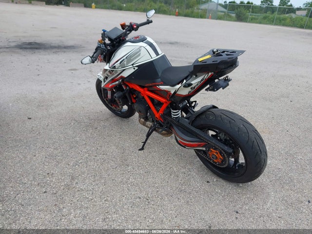 KTM 1290 Super Duke R 2020 VBKV39408LM925732 Image 3