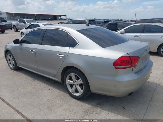 1VWBT7A37EC097038 Volkswagen Passat 1.8t Se