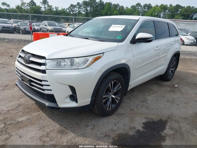 Toyota Highlander Le 2018 5TDBZRFH3JS913091 Image 2