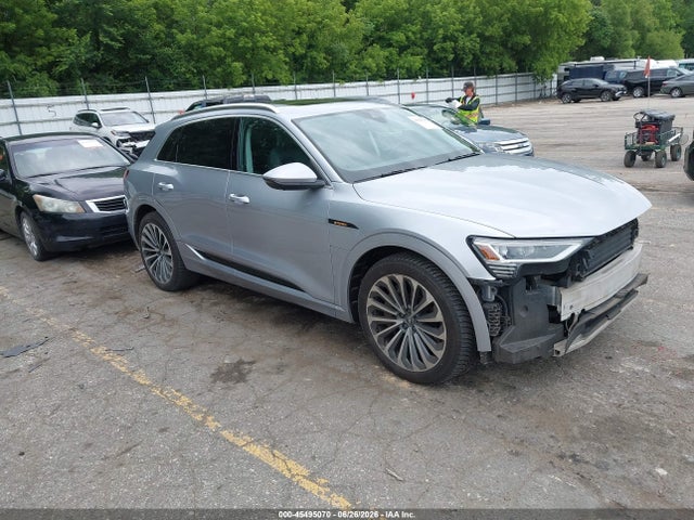 45495070 :رقم المزاد ، WA1VAAGE6KB024895 vin ، 2019 Audi E-tron Premium Plus مزاد بيع
