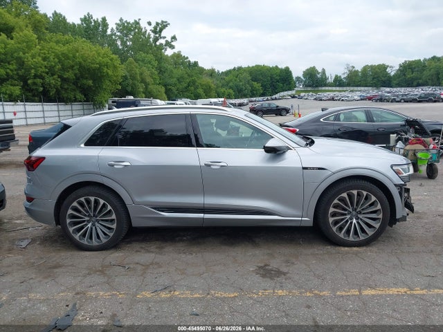 45495070 :رقم المزاد ، WA1VAAGE6KB024895 vin ، 2019 Audi E-tron Premium Plus مزاد بيع