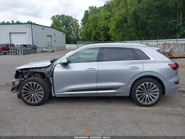 45495070 :رقم المزاد ، WA1VAAGE6KB024895 vin ، 2019 Audi E-tron Premium Plus مزاد بيع