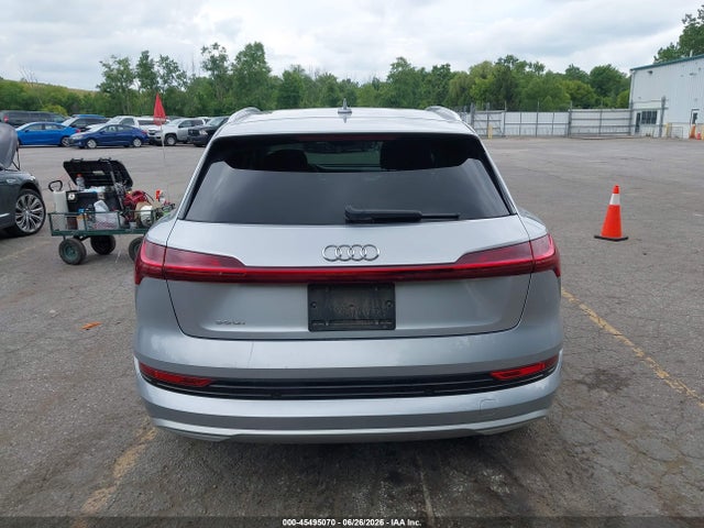 45495070 :رقم المزاد ، WA1VAAGE6KB024895 vin ، 2019 Audi E-tron Premium Plus مزاد بيع