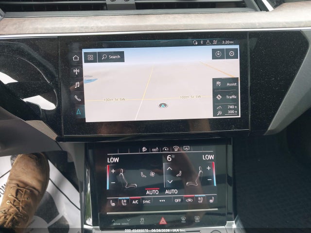 45495070 :رقم المزاد ، WA1VAAGE6KB024895 vin ، 2019 Audi E-tron Premium Plus مزاد بيع