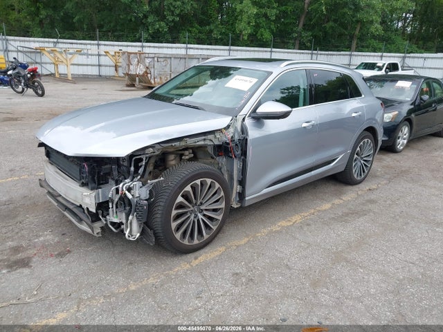 45495070 :رقم المزاد ، WA1VAAGE6KB024895 vin ، 2019 Audi E-tron Premium Plus مزاد بيع