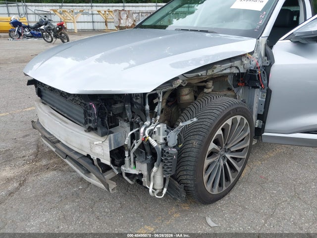 45495070 :رقم المزاد ، WA1VAAGE6KB024895 vin ، 2019 Audi E-tron Premium Plus مزاد بيع