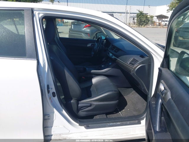 Lexus CT 200H 2016 JTHKD5BH5G2270416 Image 5