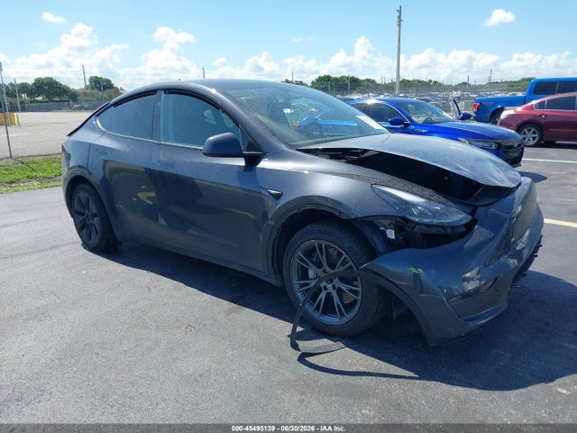 Tesla Model Y Long Range Dual Motor Rear-wheel Drive 2025 7SAYGDEDXSA377358 main image