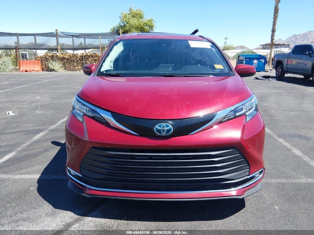 5TDJRKEC2MS068814 Toyota SIENNA XLE