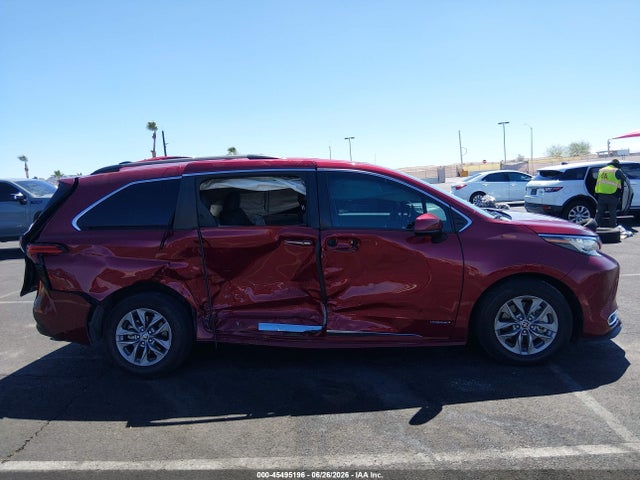 5TDJRKEC2MS068814 Toyota SIENNA XLE