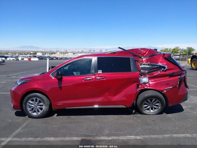 5TDJRKEC2MS068814 Toyota SIENNA XLE