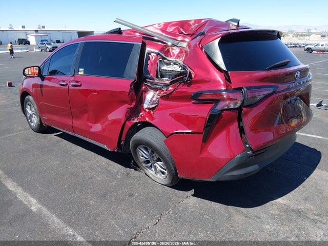 5TDJRKEC2MS068814 Toyota SIENNA XLE
