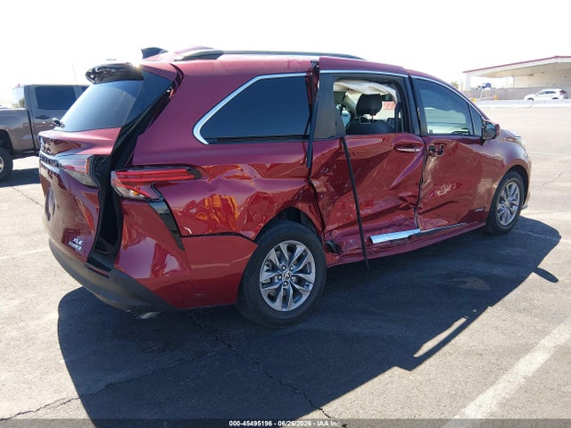 5TDJRKEC2MS068814 Toyota SIENNA XLE