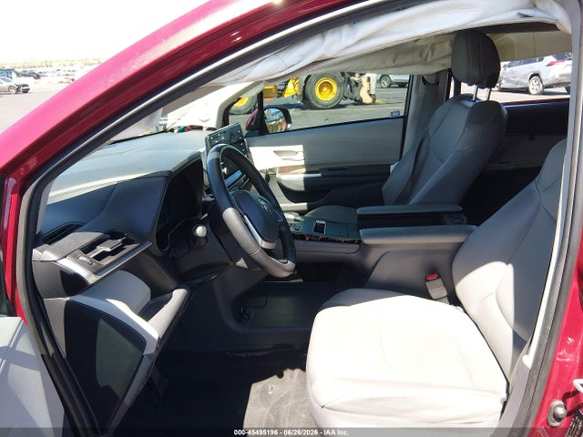 5TDJRKEC2MS068814 Toyota SIENNA XLE
