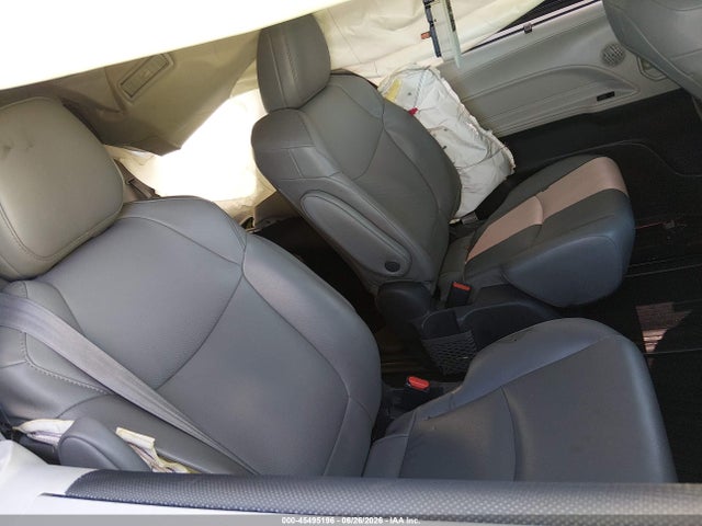 5TDJRKEC2MS068814 Toyota SIENNA XLE