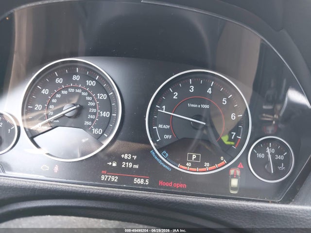 2017 Bmw 330i მანქანა იყიდება აუქციონზე, vin: WBA8B9G59HNU50633, აუქციონის ნომერი: 45495204