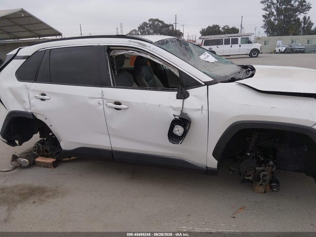 Продаж на аукціоні авто 2021 Toyota Rav4 Xle Premium, vin: 2T3C1RFV2MW151439, номер лоту: 45495248