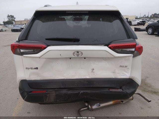 Продаж на аукціоні авто 2021 Toyota Rav4 Xle Premium, vin: 2T3C1RFV2MW151439, номер лоту: 45495248