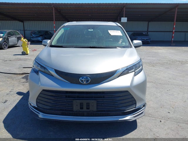 Toyota SIENNA XLE 2023 5TDYRKEC5PS165816 Image 12